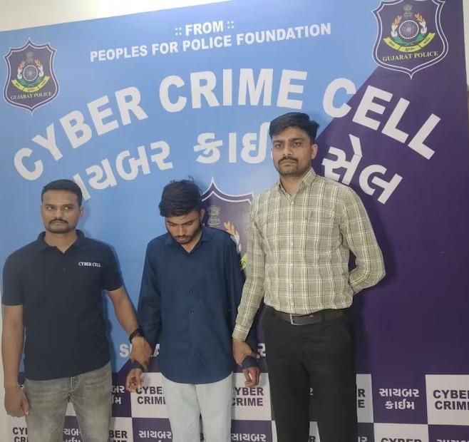 <p><span style="color: rgb(224, 62, 45);" data-mce-style="color: rgb(224, 62, 45);"><strong>દુબઈથી દોરીસંચાર અને સુરતમાં નોટોના ધપ્પા:</strong></span> સાયબર ક્રાઇમ સેલે આંતરરાષ્ટ્રીય ઠગ ગેંગની ઊંઘ ઉડાડી દીધી!</p>