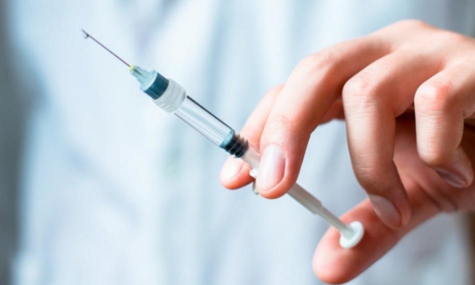 <p><span style="color: rgb(224, 62, 45);" data-mce-style="color: rgb(224, 62, 45);"><strong>સાવધાન! જેને તમે સામાન્ય શરદી સમજો છો તે જીવલેણ ફ્લૂ હોઈ શકે છે, </strong></span>જાણો કેમ ડોક્ટરો આ રસીને ગણાવી રહ્યા છે સુરક્ષા કવચ... </p>