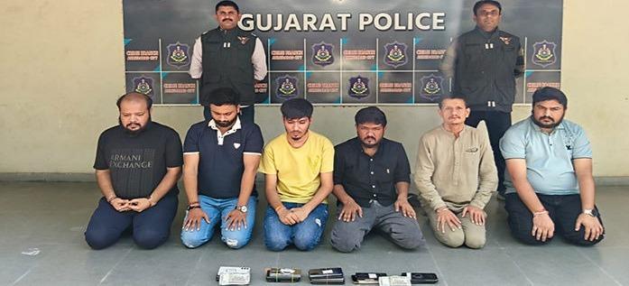 <p><span style="color: rgb(224, 62, 45);" data-mce-style="color: rgb(224, 62, 45);"><strong>અમદાવાદના મેમનગર લેક પાસેના ફ્લેટમાં ધમધમતું હતું સટ્ટા રેકેટ: </strong></span>ઓનલાઈન પ્લેટફોર્મ થકી લાખોનો જુગાર રમાડતા 6 બુકીઓ રંગેહાથ ઝડપાયા</p>