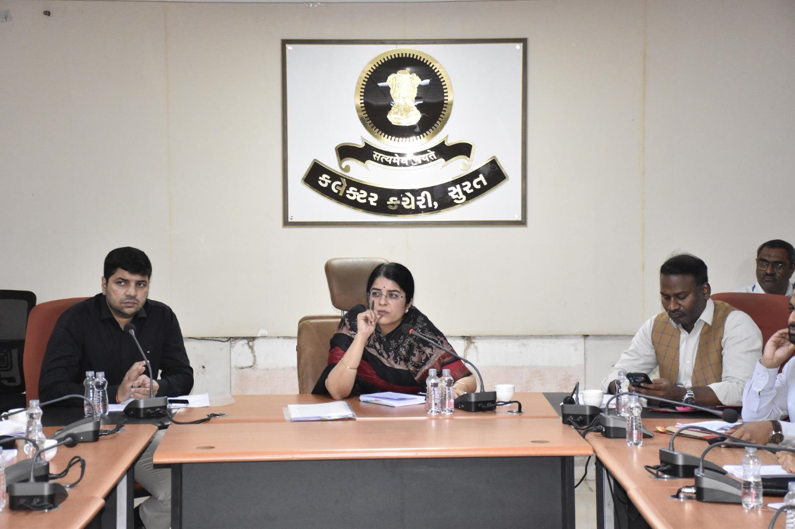 <p><span style="color: rgb(224, 62, 45);" data-mce-style="color: rgb(224, 62, 45);"><strong>સુરત કલેક્ટર કચેરી ખાતે સમીક્ષા બેઠક: </strong></span>ગેસ-પેટ્રોલનો પૂરતો જથ્થો ઉપલબ્ધ, અછતની અફવાઓ પર વિરામ</p>