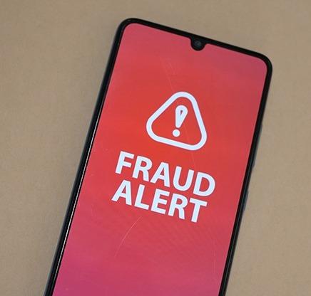 <p><span style="color: rgb(224, 62, 45);" data-mce-style="color: rgb(224, 62, 45);"><strong>OLX પર આઈફોન લેવા જતાં અમદાવાદનો યુવાન લૂંટાયો, </strong></span>1.10 લાખની છેતરપિંડી!</p>