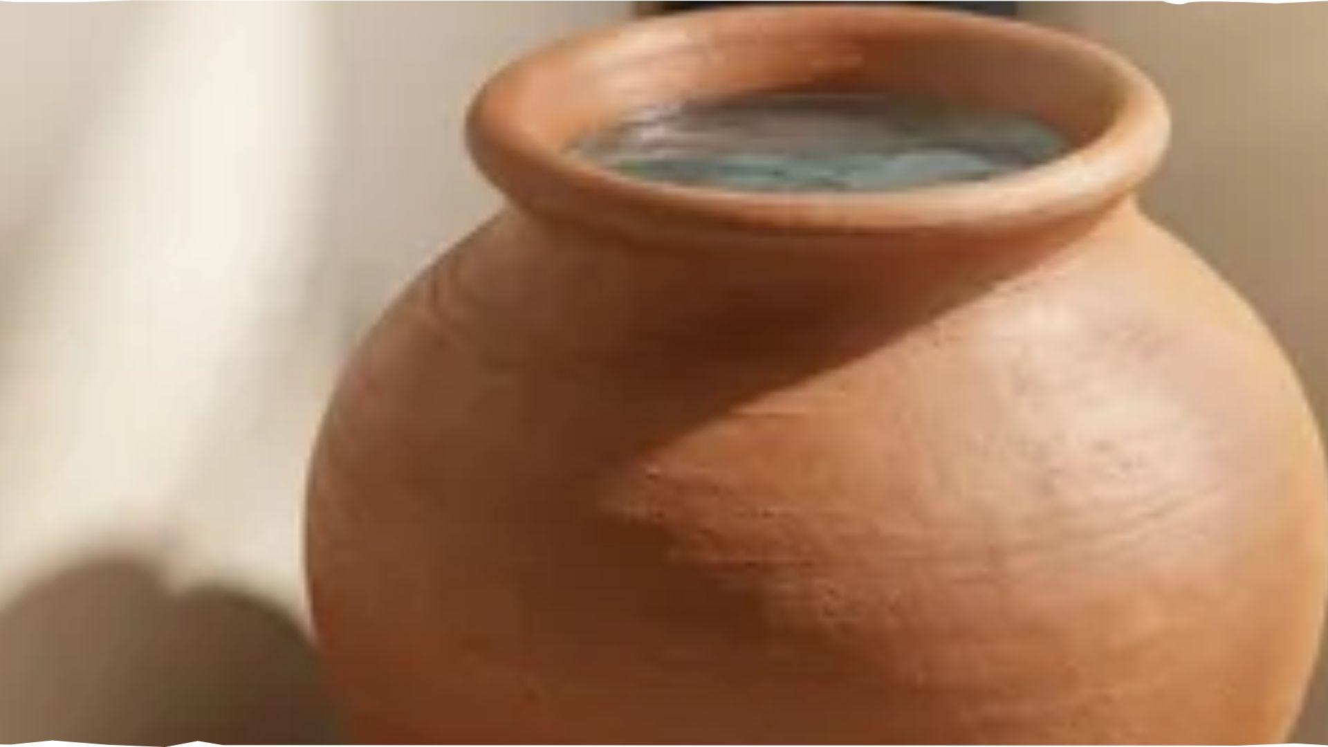 <p><span style="color: rgb(224, 62, 45);" data-mce-style="color: rgb(224, 62, 45);">ગરમીમાં કઈ દિશામાં રાખવો માટીનો ઘડો? </span>રાતોરાત બદલાઈ જશે તમારી કિસ્મત</p>