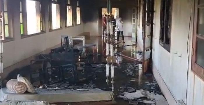 <p><span style="color: rgb(224, 62, 45);" data-mce-style="color: rgb(224, 62, 45);"><strong>મોરબીનો ઐતિહાસિક ન્યૂ પેલેસ આગની ઝપેટમાં!</strong></span> ફાયર વિભાગની સતર્કતાથી જાનહાનિ ટળી</p>