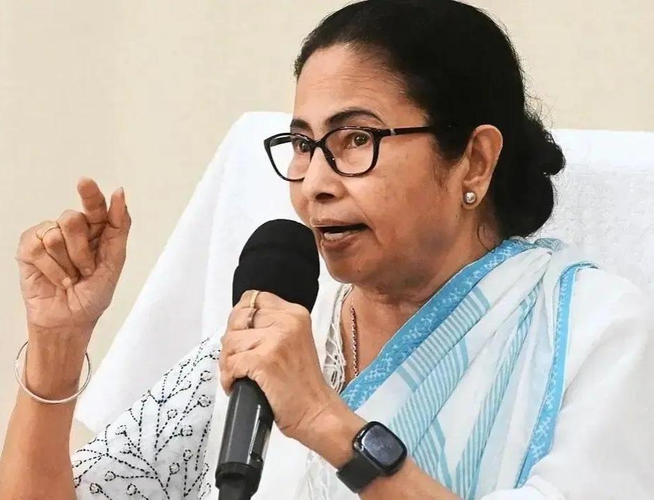 <p><span style="color: rgb(224, 62, 45);" data-mce-style="color: rgb(224, 62, 45);"><strong>મતદાન પછી EVM બદલાઇ જવાનું જોખમ,</strong></span> 24 કલાક સતર્ક રહેજો : <span style="color: rgb(224, 62, 45);" data-mce-style="color: rgb(224, 62, 45);"><strong>મમતા</strong></span></p>