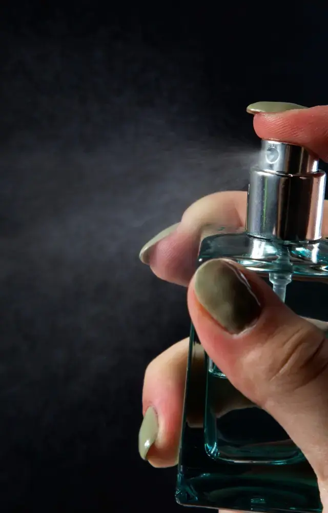 <p><span style="color: rgb(224, 62, 45);" data-mce-style="color: rgb(224, 62, 45);"><strong>પરફ્યુમ લગાવ્યા પછી તરત જ સુગંધ ઉડી જાય છે?</strong></span> 24 કલાક શરીરને મહેકતું રાખવા ફોલો કરો આ ટિપ્સ</p>