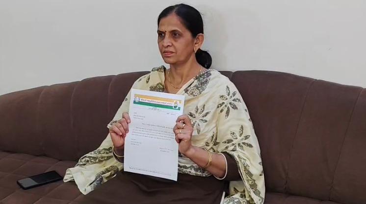 <p><span style="color: rgb(224, 62, 45);" data-mce-style="color: rgb(224, 62, 45);"><strong>ચૂંટણી પહેલા જ જાગૃતિબેન ડાંગરે મેદાનમાંથી હટવાનો લીધો નિર્ણય :</strong></span> રાજકોટ વોર્ડ નં 13 કોંગ્રેસના પૂર્વ કોર્પોરેટરે ચૂંટણી લડવાનો કર્યો ઈન્કાર, <strong>પ્રદેશ અધ્યક્ષને લખ્યો પત્ર</strong></p>