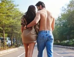 <p><span style="color: rgb(224, 62, 45);" data-mce-style="color: rgb(224, 62, 45);"><strong>કોણ છે આ હેન્ડસમ?</strong></span> જેની સાથે અનન્યા પાંડે રોમાન્સ કરવા તૈયાર છે, કરણ જોહરે સસ્પેન્સ ખોલ્યું</p>