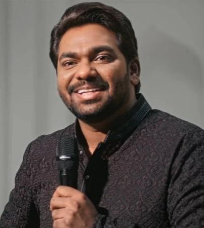 <p><span class="_aupe copyable-text xkrh14z"><span style="color: rgb(224, 62, 45);" data-mce-style="color: rgb(224, 62, 45);"><strong>બોમ્બ લ્યારીમાં ફૂટ્યો, પણ ધુમાડો બાંદ્રા-જુહુ સુધી ઉડ્યો.... </strong></span></span><span class="_aupe copyable-text xkrh14z">ઝાકિર ખાને આદિત્ય ધરની ફિલ્મ માટે ઇન્ડસ્ટ્રીને સંભળાવી દીધું!</span></p>