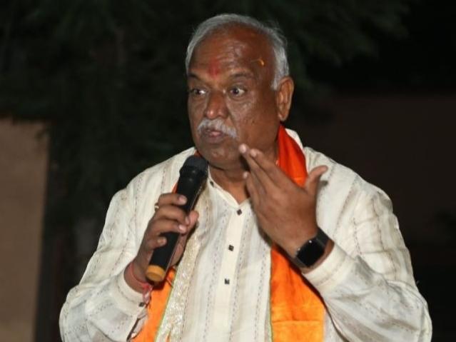 <p><span style="color: rgb(224, 62, 45);" data-mce-style="color: rgb(224, 62, 45);"><strong>વાહ રે કોંગ્રેસ! </strong></span>અમદાવાદના પાલડીમાં લઘુમતી ઉમેદવાર ઉતારતા ભાજપના તેજાબી પ્રહાર</p>