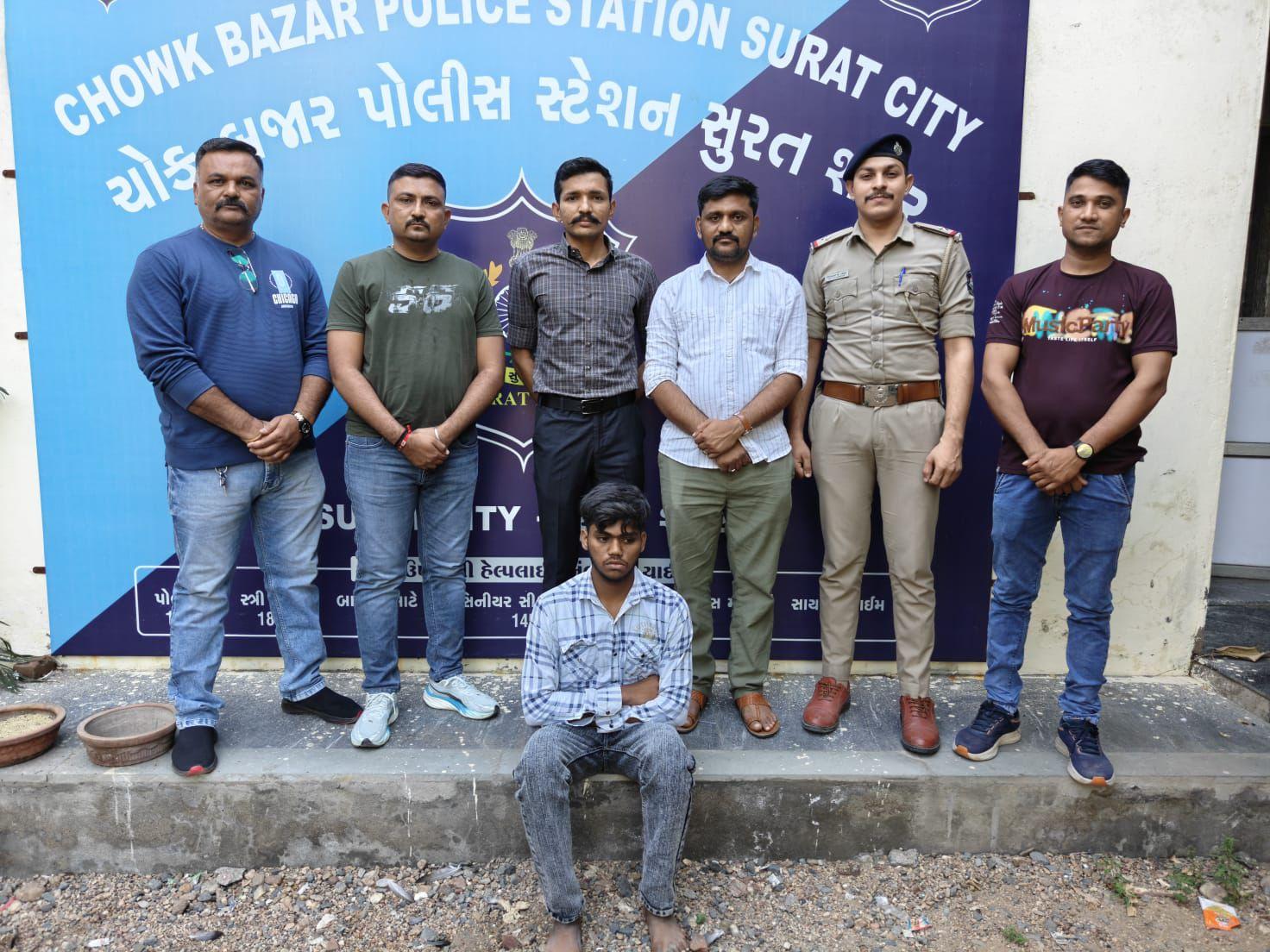 <p><span style="color: rgb(224, 62, 45);" data-mce-style="color: rgb(224, 62, 45);"><strong>સુરત : ચોક બજાર પોલીસની સરાહનીય કામગીરી,</strong></span> સગીરાનું અપહરણ કરી બે મહિના સુધી દુષ્કર્મ આચરનાર નરાધમ ઝડ્પાયો...</p>