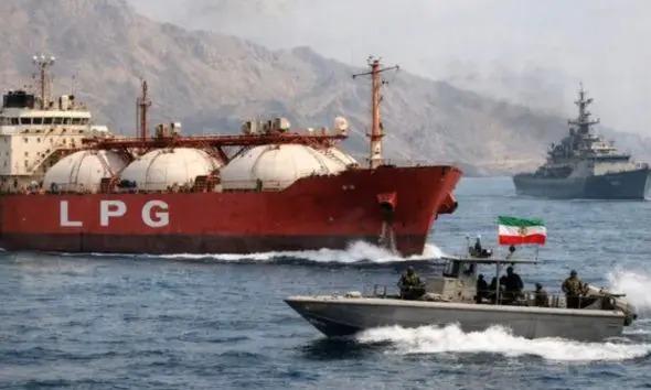 <p><span style="color: rgb(224, 62, 45);" data-mce-style="color: rgb(224, 62, 45);"><strong>યુદ્ધની વચ્ચે રાહતના સમાચાર : </strong></span>ઈરાન-અમેરિકાના જંગમાં ફસાયેલા ભારત તરફ આવતા LPGના જહાજો સુરક્ષિત, <strong>ગ્રીન સંઘવી' અને 'ગ્રીન આશા' જહાજ ભારત પહોંચશે...</strong></p>