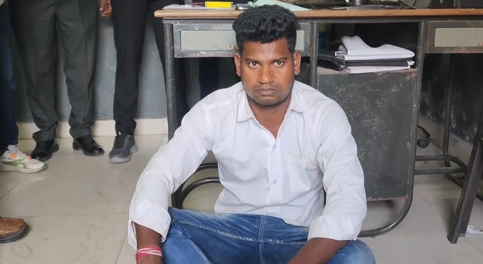 <p><span style="color: rgb(224, 62, 45);" data-mce-style="color: rgb(224, 62, 45);"><strong>સુરત રેલ્વે સ્ટેશન પર 'MISSION SAFE STATION' હેઠળ મોટી કાર્યવાહી :</strong></span> ઓડિશાનો શખ્સ 2 લાખના ગાંજા સાથે ઝડપાયો...</p>