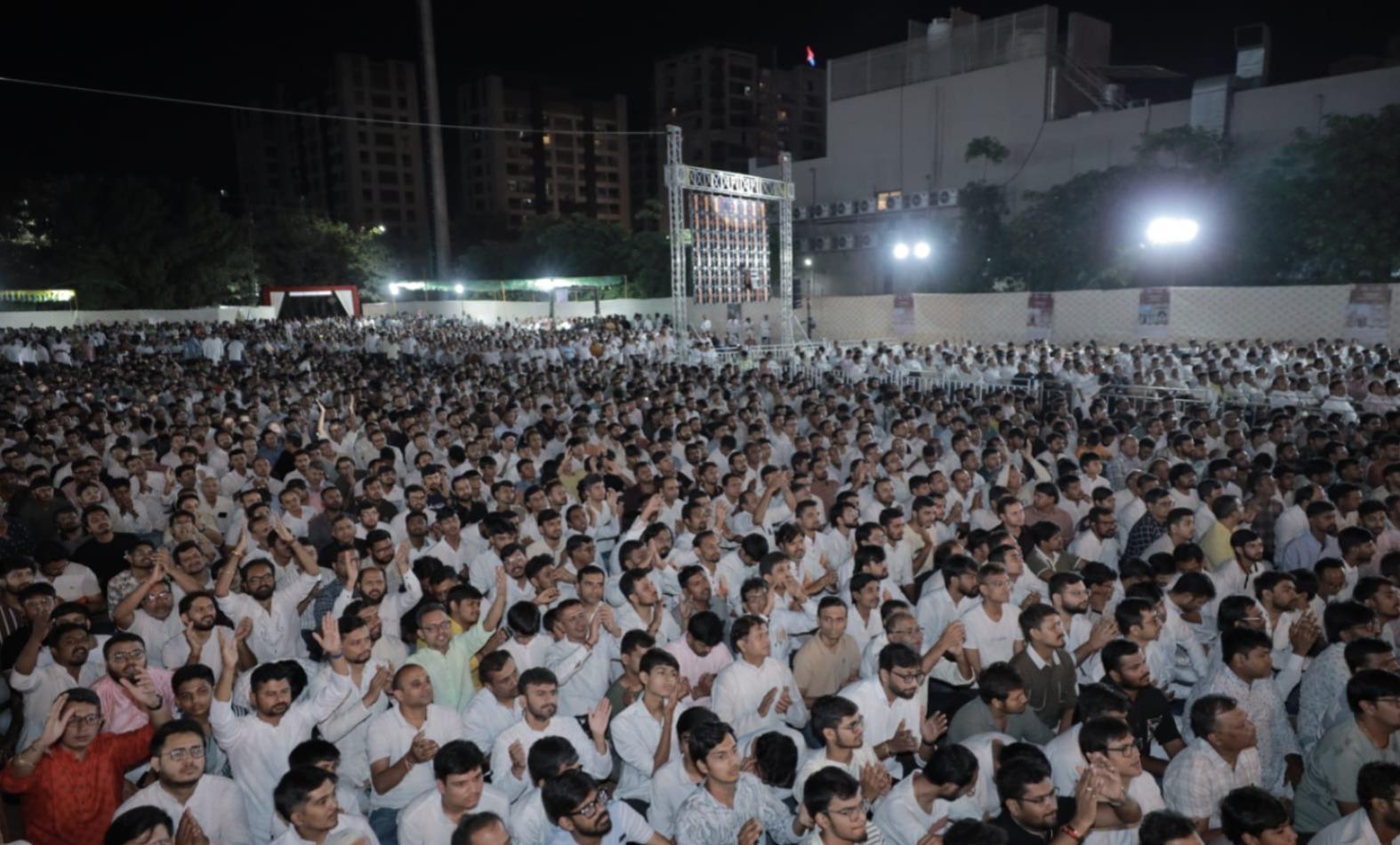 <p><span style="color: rgb(224, 62, 45);" data-mce-style="color: rgb(224, 62, 45);"><strong>ઉર્જા ભૂમિના નિર્માણ માટે જૈન સમાજની ઉદારતા :</strong></span> સુરતના ગોપીપુરામાં જૈન સમાજ દ્વારા કરોડોનું દાન, <strong>મહિલાઓએ સોનાના ઘરેણાં અર્પણ કર્યા</strong></p>