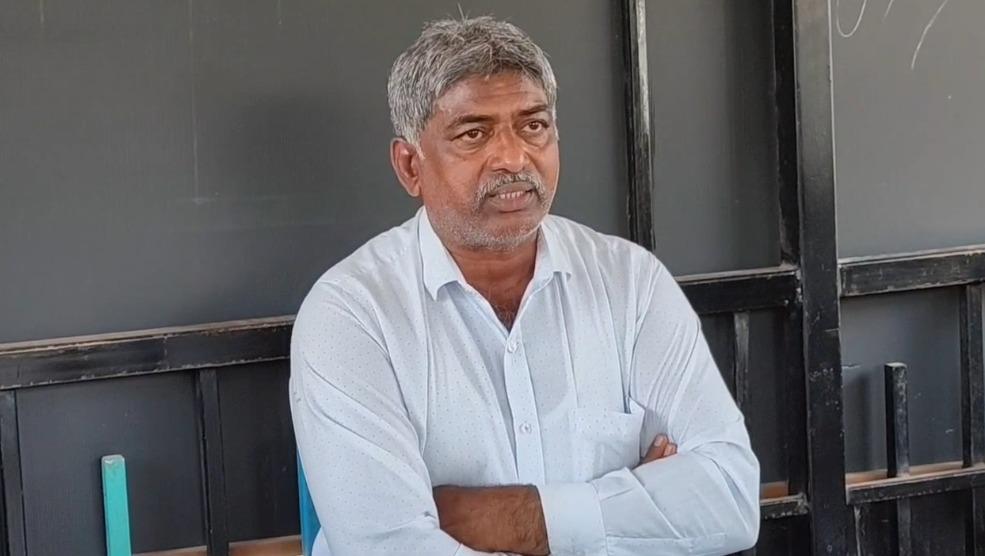 <p><span style="color: rgb(224, 62, 45);" data-mce-style="color: rgb(224, 62, 45);"><strong>સ્થાનિક સ્વરાજ્યની ચૂંટણી : </strong></span>"ઘનશ્યામસિંહ જાડેજા મારા ભાઈ સમાન", <strong>રાજકોટ વોર્ડ નં. 17માં ટિકિટ વિવાદ પર શૈલેષ રૂપાપરાનું નિવેદન... </strong></p>