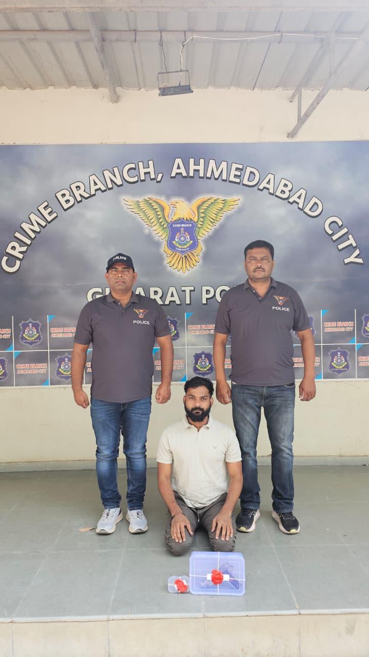 <p><span style="color: rgb(224, 62, 45);" data-mce-style="color: rgb(224, 62, 45);"><strong>અમદાવાદ ક્રાઈમ બ્રાન્ચનો સપાટો : </strong></span>પાલનપુરના રીઢા ગુનેગારને દેશી પિસ્તોલ અને કારતૂસ સાથે દધિચી બ્રીજ પાસેથી દબોચી લીધો... </p>