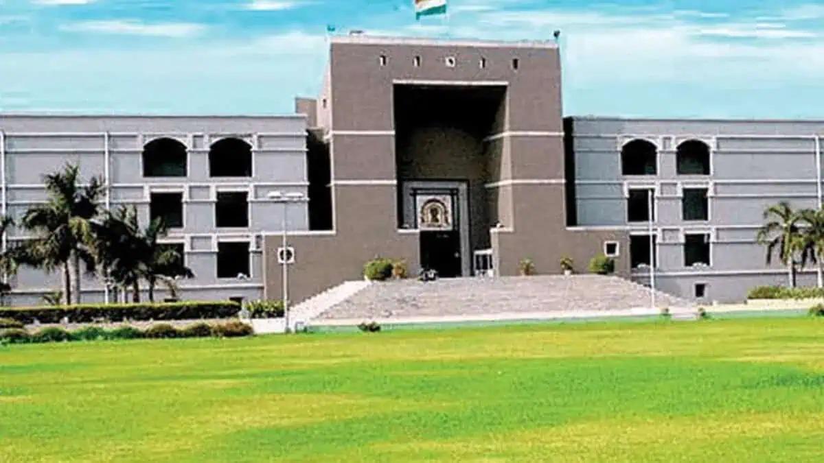 <p><span style="color: rgb(224, 62, 45);" data-mce-style="color: rgb(224, 62, 45);"><strong>બોટાદ મર્ડર કેસ : </strong></span>લગ્નની અદાવતમાં થયેલી હત્યાના કેસમાં હાઈકોર્ટનો મહત્વનો ચુકાદો, <strong>બે આરોપીઓની આજીવન કેદની સજા રદ કરી</strong></p>