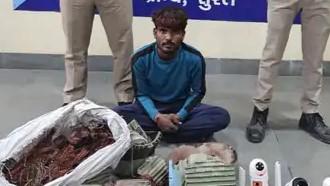 <p><span style="color: rgb(224, 62, 45);" data-mce-style="color: rgb(224, 62, 45);"><strong>શાતિર ચોરની ધરપકડ : </strong></span>કડોદરા GIDC પોલીસે ખરભાસી ગામની મશીનરી ચોરીનો ભેદ ગણતરીના દિવસોમાં ઉકેલ્યો, <strong>મુદ્દામાલ સાથે એક ઝડપાયો</strong></p>