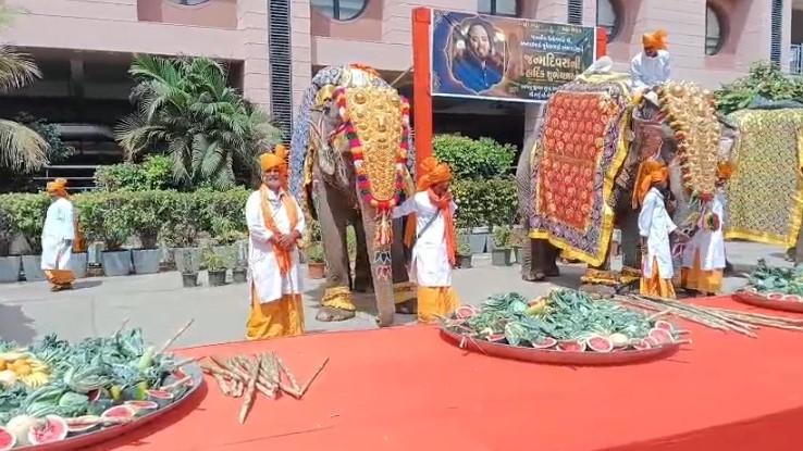 <p><span style="color: rgb(224, 62, 45);" data-mce-style="color: rgb(224, 62, 45);"><strong>અમદાવાદના જગન્નાથ મંદિરે અનંત અંબાણીના જન્મદિવસની ભવ્ય ઉજવણી :</strong></span> <strong>ગજરાજ પૂજન, ભવ્ય રંગોળી અને વિશેષ પૂજા સાથે ગુંજ્યો મંદિર પરિસર... </strong></p>