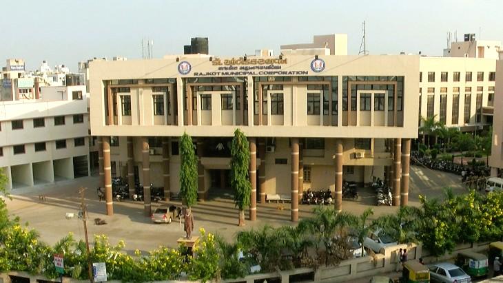 <p><span style="color: rgb(224, 62, 45);" data-mce-style="color: rgb(224, 62, 45);"><strong>રાજકોટ ભાજપમાં ‘વારસદાર’ પોલિટિક્સ</strong><strong>: </strong></span>કાર્યકરો જોતા રહ્યા અને પૂર્વ હોદ્દેદારોએ સ્વજનો માટે લોબિંગ શરૂ કર્યું</p>