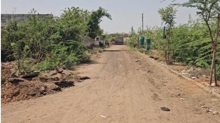 <p><span style="color: rgb(224, 62, 45);" data-mce-style="color: rgb(224, 62, 45);"><strong>નેતાઓ માટે નો-એન્ટ્રી : </strong></span>રોડ-રસ્તા અને ગટરની સમસ્યાથી ત્રસ્ત ભુજના વોર્ડ-8ના લોકોએ મતદાનનો કર્યો બહિષ્કાર... </p>