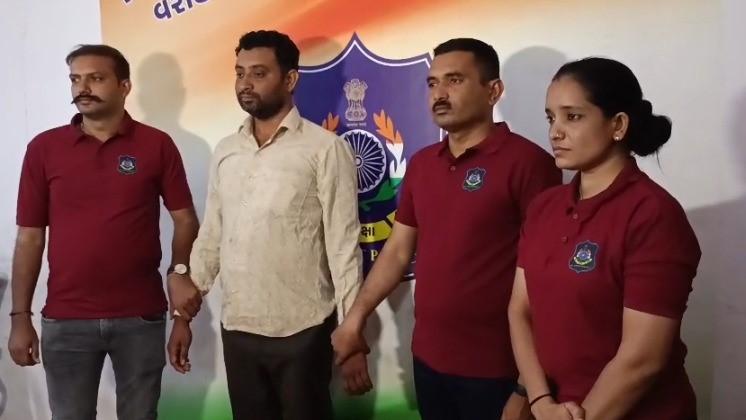 <p><span style="color: rgb(224, 62, 45);" data-mce-style="color: rgb(224, 62, 45);"><strong>સુરત : </strong></span><strong data-path-to-node="1" data-index-in-node="0">વરાછામાં સગીરાનું અપહરણ કરનાર રત્નકલાકાર ઝડપાયો, </strong>પોલીસે આરોપીને જેલભેગો કર્યો... </p><p data-path-to-node="2"><br></p>