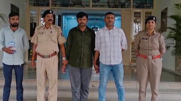 <p><span style="color: rgb(224, 62, 45);" data-mce-style="color: rgb(224, 62, 45);"><strong>ખેતરના શેઢેથી જેલના સળિયા સુધી: </strong></span>અમદાવાદમાં ઝડપી પૈસાની લાલચમાં જમીન માલિકે ડ્રગ્સનો રસ્તો પકડ્યો, પોલીસે ખેલ બગાડ્યો</p>