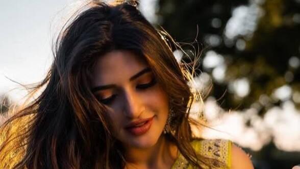 <p><span style="color: rgb(224, 62, 45);" data-mce-style="color: rgb(224, 62, 45);"><strong>ડોક્ટર બનીને પિરિયડ્સને </strong></span>'બહાનું' ગણાવ્યું? અભિનેત્રી શ્રીલીલાના નિવેદન પર ઉઠ્યા સવાલો</p>