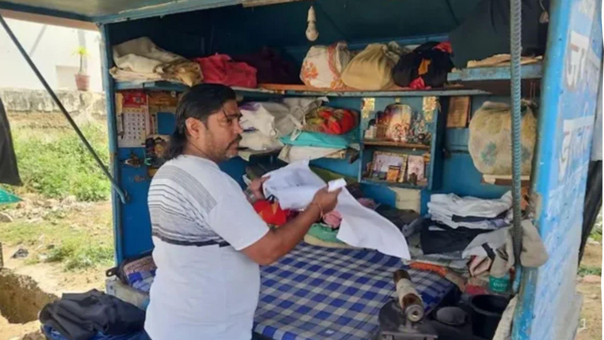 <p><span style="color: rgb(224, 62, 45);" data-mce-style="color: rgb(224, 62, 45);">રામનગરમાં 10 રૂપિયામાં કપડાં પ્રેસ કરનાર જિતેન્દ્રને આવકવેરા વિભાગની 598 કરોડની નોટિસ,</span> તબિયત બગડી</p>