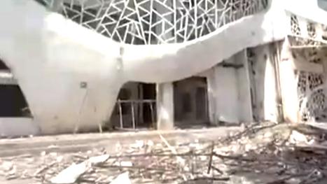 <p><span style="color: rgb(224, 62, 45);" data-mce-style="color: rgb(224, 62, 45);"><strong>આધુનિકતાના ઓઠા હેઠળ પોકળ બાંધકામ?</strong></span> વડોદરા સેન્ટ્રલ બસ ડેપોમાં સ્ટ્રક્ચર ધરાશાયી, ઘટનાસ્થળે જ એક મુસાફરનું કરૂણ મોત</p>