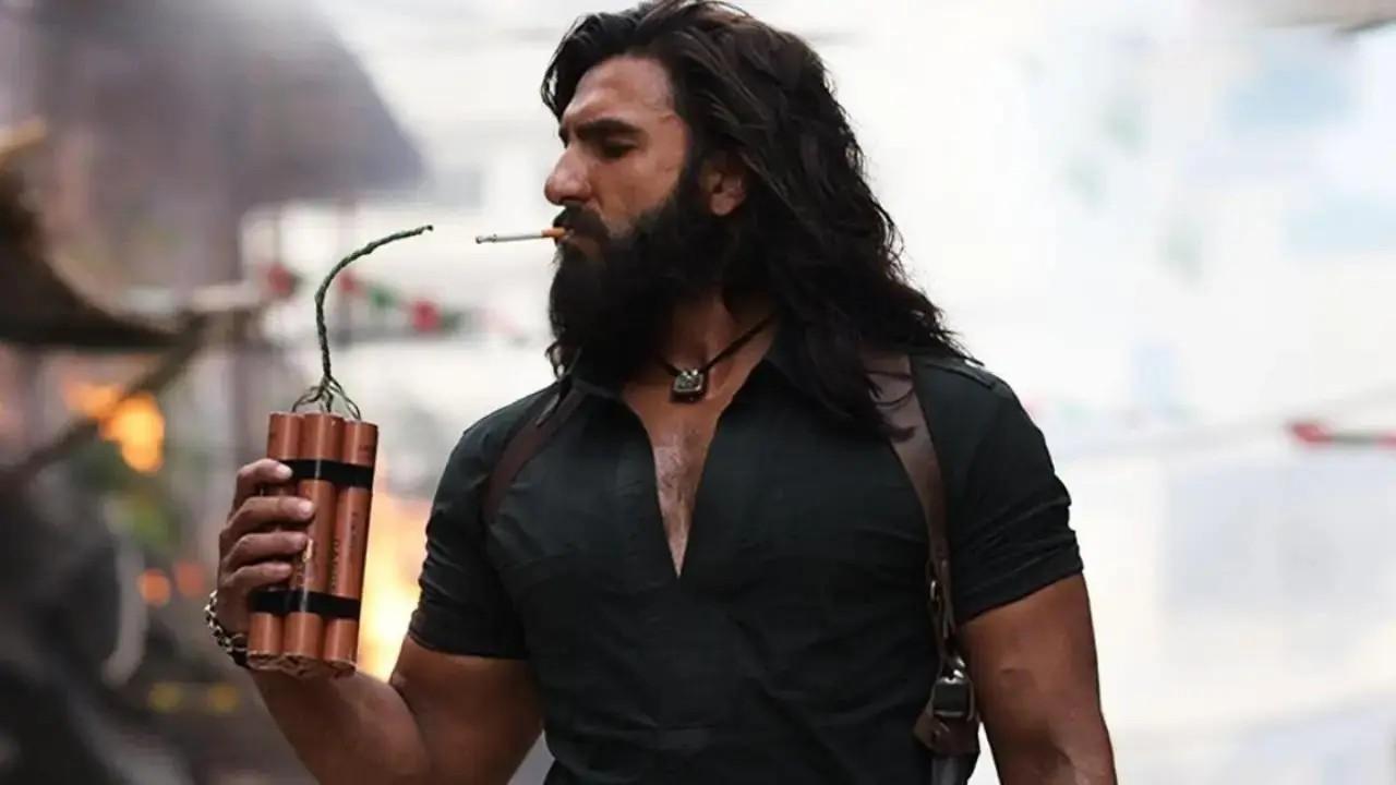 <p><span style="color: rgb(224, 62, 45);" data-mce-style="color: rgb(224, 62, 45);"><strong>'ધુરંધર 2'  એક જ ભાષામાં</strong></span> 1000 કરોડનો આંકડો પાર કરનાર દેશની એકમાત્ર ફિલ્મ</p>