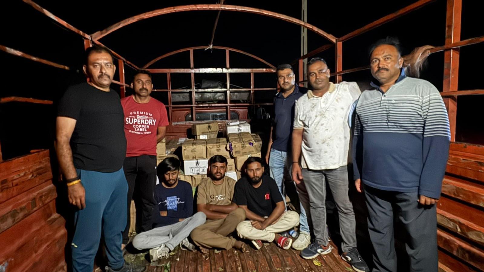 <p><span style="color: rgb(224, 62, 45);" data-mce-style="color: rgb(224, 62, 45);"><strong>લો બોલો! <span style="color: rgb(0, 0, 0);" data-mce-style="color: rgb(0, 0, 0);">સ્માર્ટ બુટલેગરો સામે પોલીસ સુપર-સ્માર્ટ નીકળી,</span></strong></span> રાજકોટમાં વિદેશી દારૂના જથ્થા સાથે ઝડ્પાયેલી ત્રિપુટી જેલના સળિયા પાછળ!...</p>