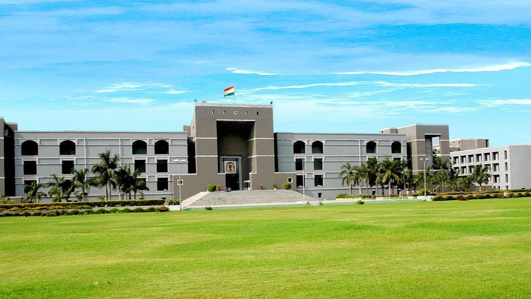 <p><span style="color: rgb(224, 62, 45);" data-mce-style="color: rgb(224, 62, 45);"><strong>સાણંદની દુષ્કર્મ પીડિતા પહોંચી હાઇકોર્ટ:</strong></span> ગર્ભપાત કરાવવા માટે મેડિકલ બોર્ડની તપાસ બાદ કોર્ટ લેશે અંતિમ નિર્ણય</p>