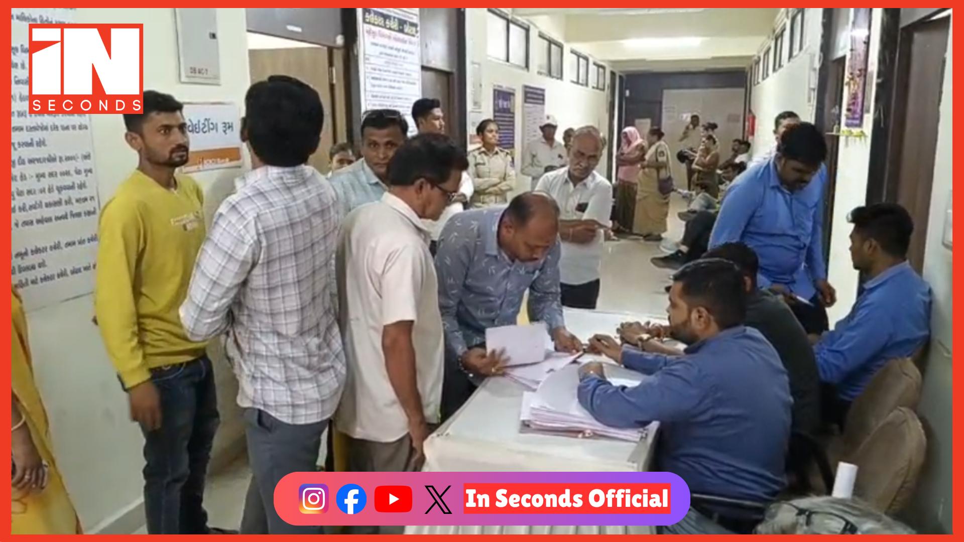 <p><strong><span style="color: rgb(224, 62, 45);" data-mce-style="color: rgb(224, 62, 45);">સ્થાનિક સ્વરાજ્ય ચૂંટણી :</span> બોટાદમાં ટિકિટ ન મળતા પૂર્વ નગરસેવક છત્રજીત ધાધલે નોંધાવી અપક્ષ ઉમેદવારી</strong></p>