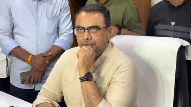 <p><span style="color: rgb(224, 62, 45);" data-mce-style="color: rgb(224, 62, 45);"><strong>'અમારા માટે કમળનું નિશાન સર્વોપરી',</strong></span> રાજકોટ મનપા ચૂંટણીની યાદી ભાજપે કરી જાહેર, <strong>શહેર પ્રમુખ માધવ દવેનું નિવેદન....</strong></p>