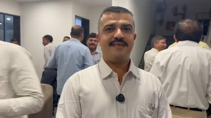 <p><span style="color: rgb(224, 62, 45);" data-mce-style="color: rgb(224, 62, 45);"><strong>મારી સમાજસેવાનું સ્વરૂપ બદલાયું : </strong></span>રાજકોટ મનપા  ચૂંટણી માટે વોર્ડ નં. 11ના ઉમેદવાર રક્ષિત કલોલાએ કહ્યું -<strong> 'અધૂરા કામો પૂરા કરવા એ જ મારી પ્રાથમિકતા'</strong></p>