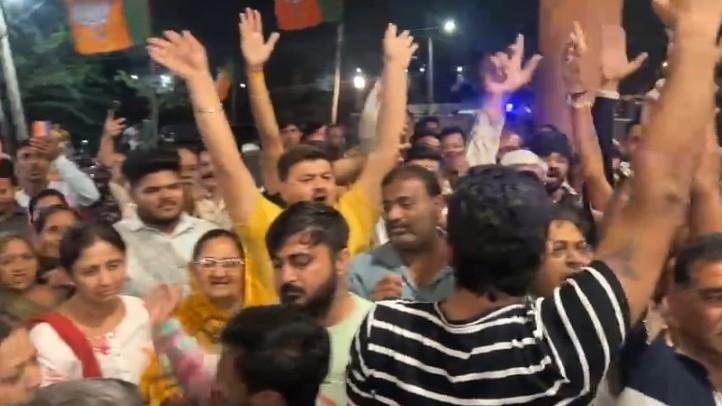 <p><span style="color: rgb(224, 62, 45);" data-mce-style="color: rgb(224, 62, 45);"><strong>ટિકિટ કપાતા જ ભડકો : </strong></span>રાજકોટ મનપા ચૂંટણી <span class="_aupe copyable-text xkrh14z">માટે </span>ભાજપના ઉમેદવારો જાહેર, <strong>વોર્ડ નં. 13માં પૂર્વ કોર્પોરેટર નીતિન રામાણીની ટિકિટ કપાતા ઉગ્ર વિરોધ...</strong></p>