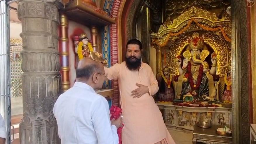 <p><span style="color: rgb(224, 62, 45);" data-mce-style="color: rgb(224, 62, 45);"><strong>બોડકદેવમાં ભાજપનો કેસરીયો લહેરાશે? :</strong></span> AMC ચૂંટણીનો જંગ જામ્યો, દેવાંગ દાણી અને ધરમશી દેસાઈએ ગજાનનના આશીર્વાદ લઈ વિજય વિશ્વાસ સાથે ફોર્મ ભર્યું... </p>