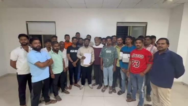 <p><span style="color: rgb(224, 62, 45);" data-mce-style="color: rgb(224, 62, 45);"><strong>"જેમને સોસાયટીના નામ ખબર નથી તેને ટિકિટ આપી"! </strong></span>સુરતમાં ભાજપના ઉમેદવારોનું લિસ્ટ જાહેર, <strong>વોર્ડ નંબર 8માં ભાજપના કાર્યકર્તાઓનો વિરોધ...</strong></p>