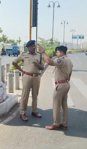 <p><span style="color: rgb(0, 0, 0);" data-mce-style="color: rgb(0, 0, 0);"><span style="color: rgb(224, 62, 45);" data-mce-style="color: rgb(224, 62, 45);"><strong>હવે, ટ્રાફિકના જાળમાંથી મુક્તિ મળશે? : </strong></span>રાણીપના ડી-માર્ટ</span><strong> </strong>ચાર રસ્તા પર ટ્રાફિકના જાળમાંથી મુક્તિ માટે પ્રશાસનનો માસ્ટર પ્લાન : <strong>DCPની હાજરીમાં સફળ ટ્રાયલ...</strong></p>